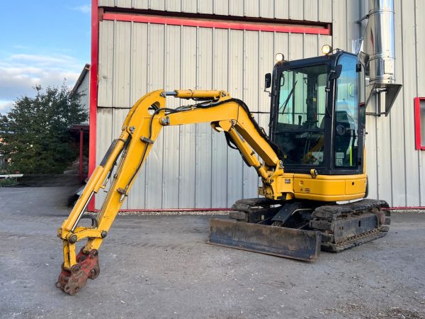 Front overview of machine Komatsu PC26 Mini Digger for sale UK