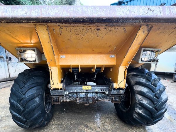 Undercarriage and wheel axles of Dumper